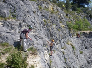  与 Cracq Jeunes 一起户外攀岩 